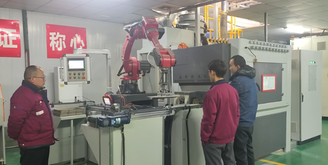 德宏喷砂机在模具清理中的专业应用